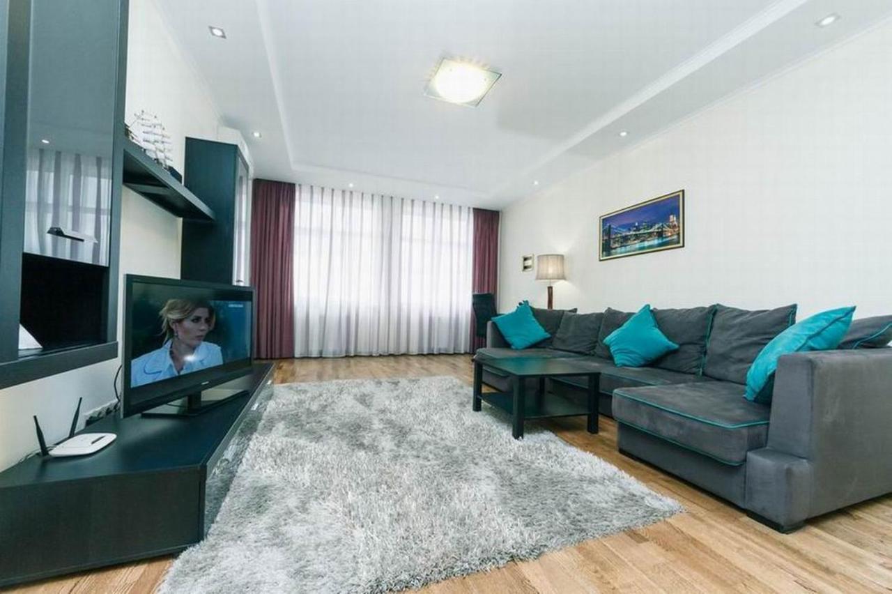 Vip In A New Building Near Lesi Ukrainki 7A Apartman Kijev Kültér fotó