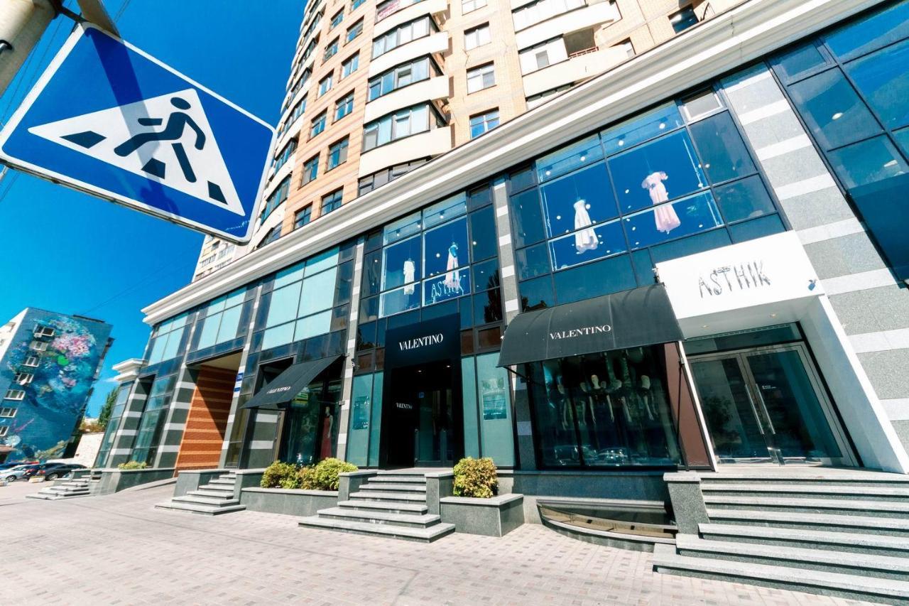 Vip In A New Building Near Lesi Ukrainki 7A Apartman Kijev Kültér fotó